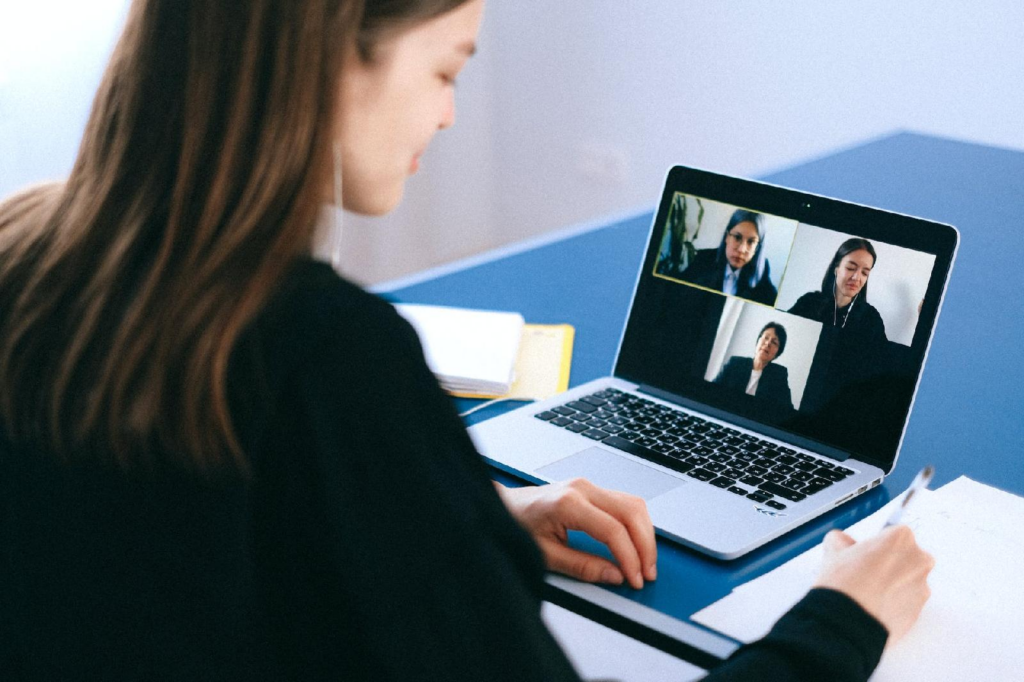 Webcast Definition Computer Science Qu'est-ce qu'un webcast ? definition et conseils